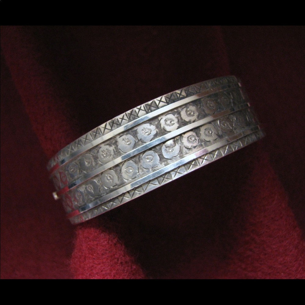 VICTORIAN antique sterling silver engraved bracelet